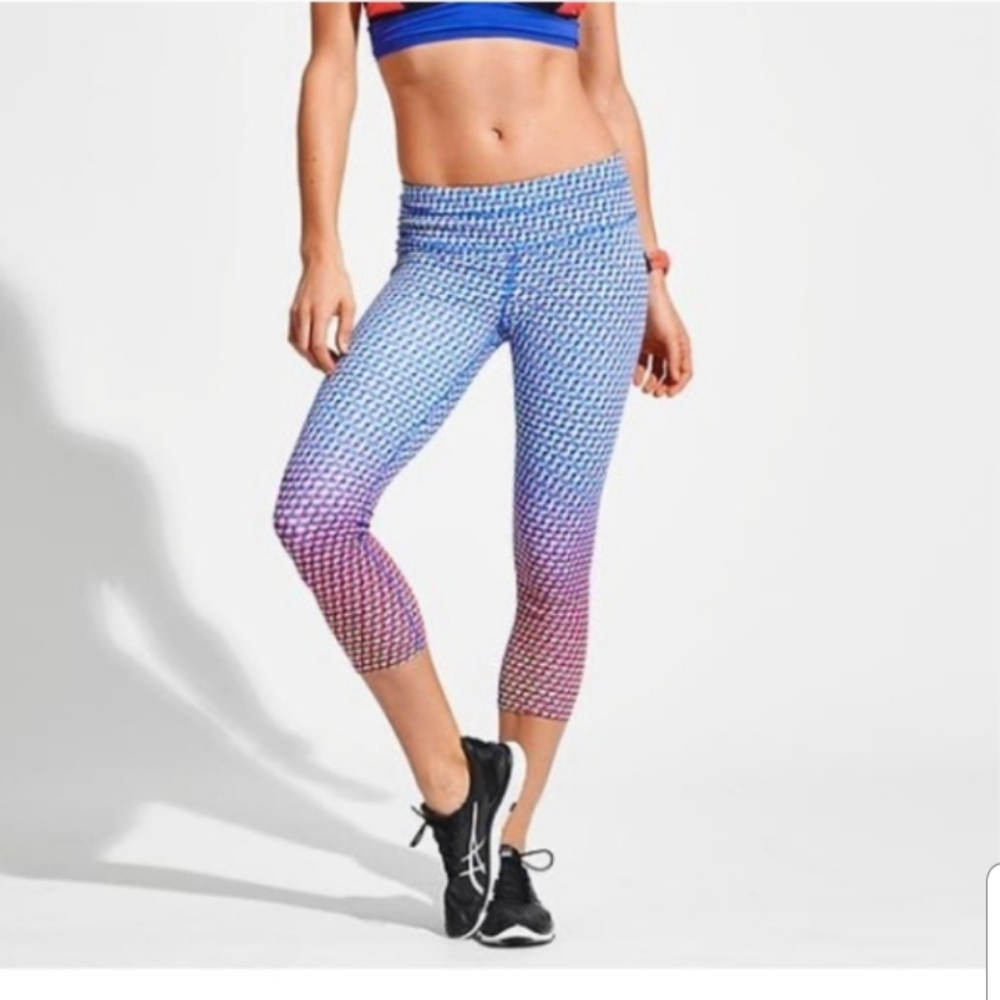 Athleta Vivid Sonar Ombre Capri Medium